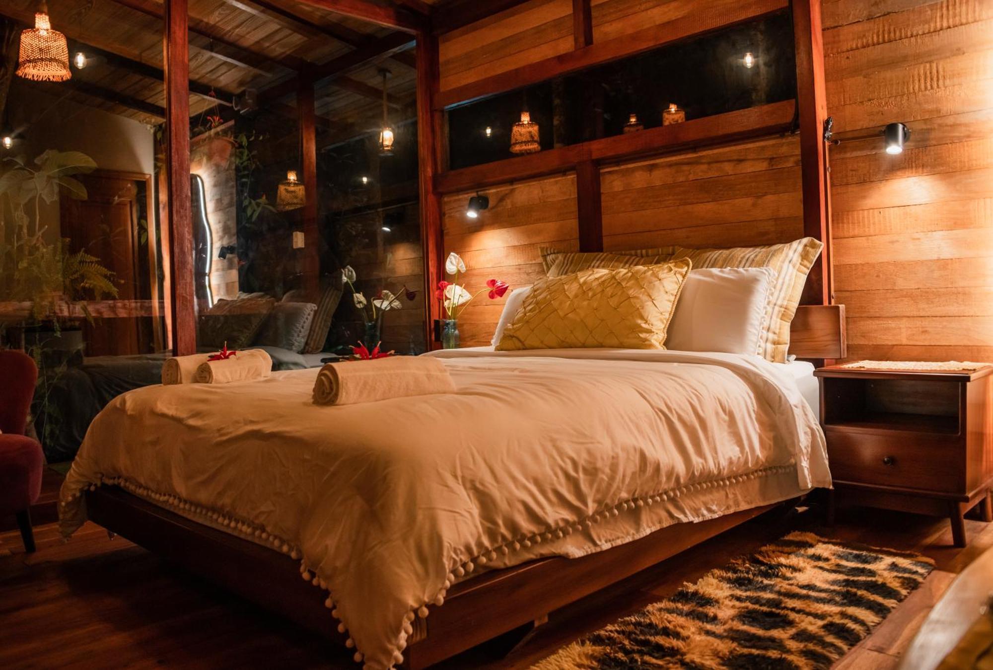 Amazon Puyu Glamping Hotel Parroquia Tarqui ภายนอก รูปภาพ