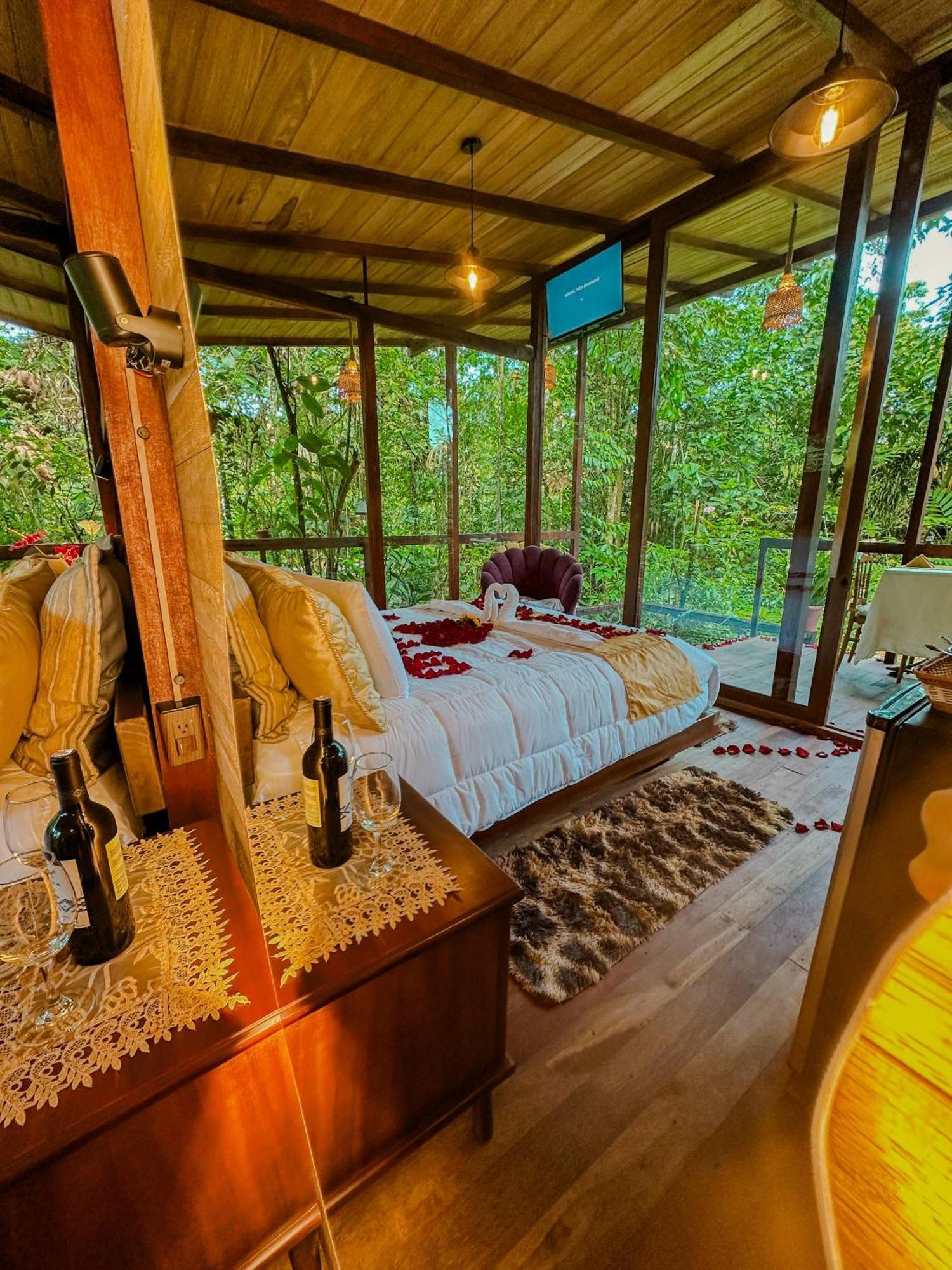 Amazon Puyu Glamping Hotel Parroquia Tarqui ภายนอก รูปภาพ